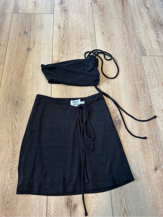 Princess Polly Dresses & Skirts - Princess Polly Slinky matching set black skirt & top with ties size 2